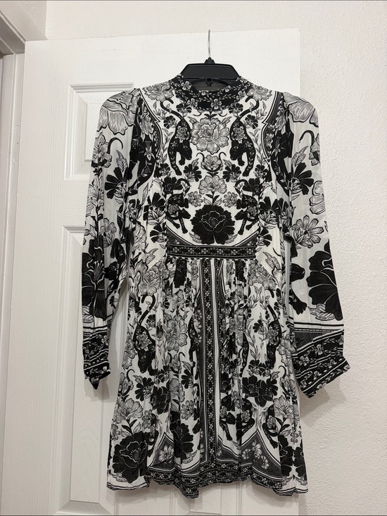 FARM Rio Dresses & Skirts - Farm Rio Black & White Long-Sleeve Mini Dress